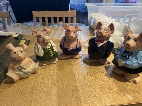Natwest pigs wade full - pigs,