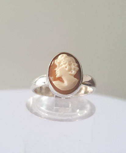 Gorgeous vintage real carved - gorgeous,