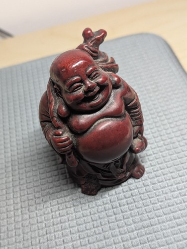 Gorgeous red resin laughing - red,