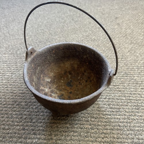 Small iron leg bean pot - small,