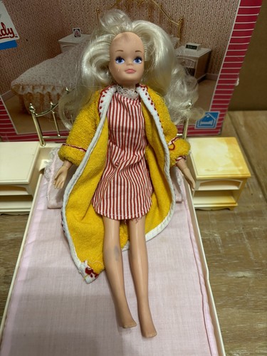 Vintage sindy doll - sindy, with