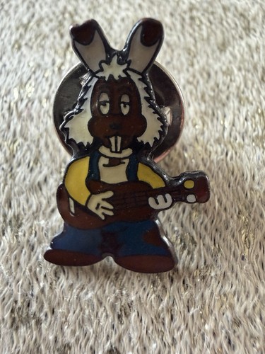 Vintage enamel pin badge - enamel,