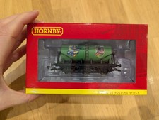 Hornby 00 gauge truck. R60308