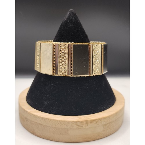 Vintage gold tone mesh gate - mesh,