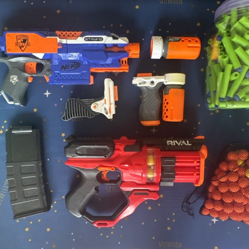 Nerf gun and - accessories, lot
