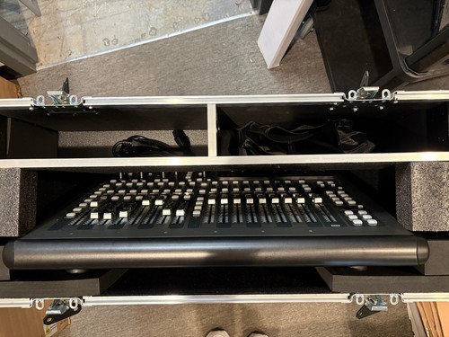 Used behringer x32 - -,