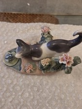 LLADRO - "KITTY CONFRONTATION" #1442 Cat Kitten with Frog 5.5" (14cm) Long