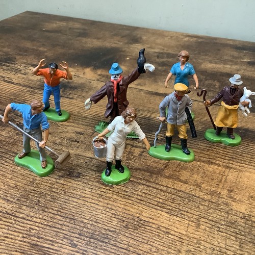 Britains farm figures x 7 - ,