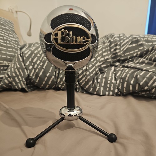 Used blue yeti - yeti, snowball