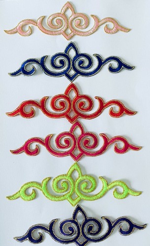 Embroidered applique motif