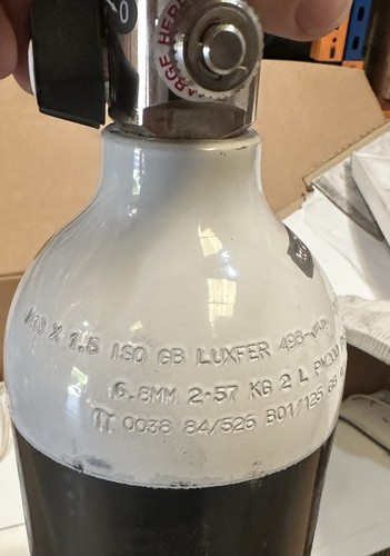 Oxygen cylinder with sabre f - sabre, c/f
