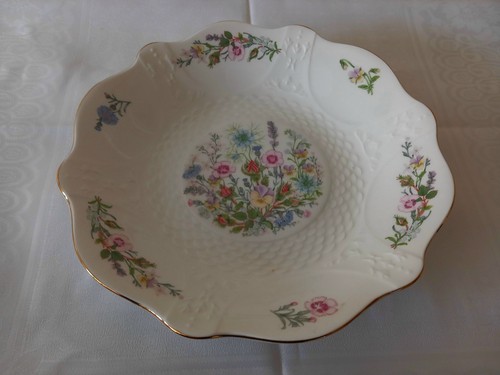 Aynsley bone china - china, scalloped