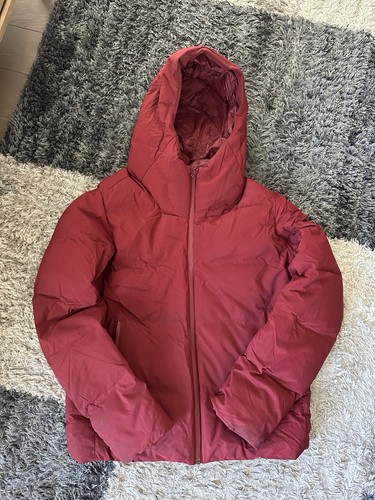 Uniqlo burgundy puffer jacket - uniqlo,