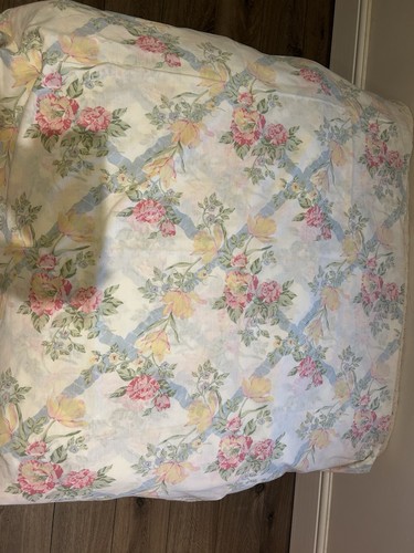 Vintage style single floral - style,