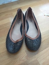 Pikolinos Brown pierced