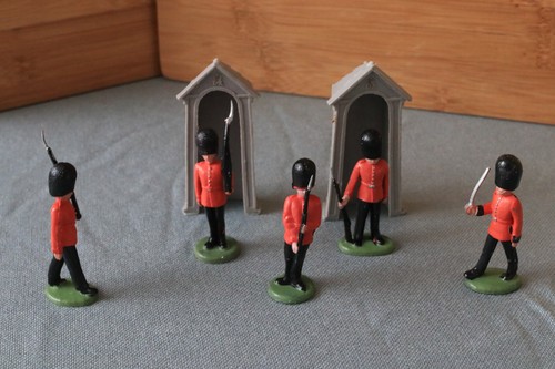 Vintage britains guards - britains, 5x