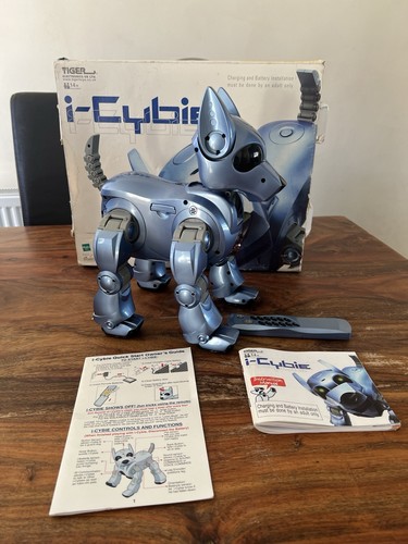Cybie vintage robot - i,