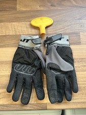 JT Paintball & Airsoft Gloves (Medium) + KEE sports barrel plug
