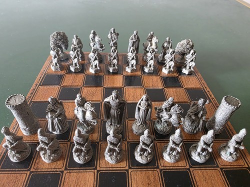 Robin hood pewter chess - hood, set