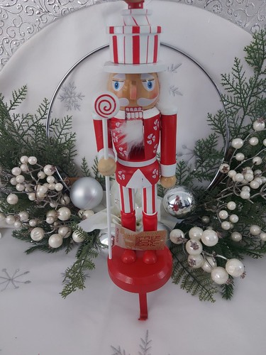 Candy cane nutcracker - cane,