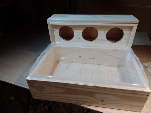 Rabbit hay feeder - hay, with