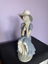 Lladro Nao Figurine La Pamela