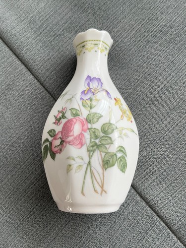 Royal doulton camilla bud - camilla, vase