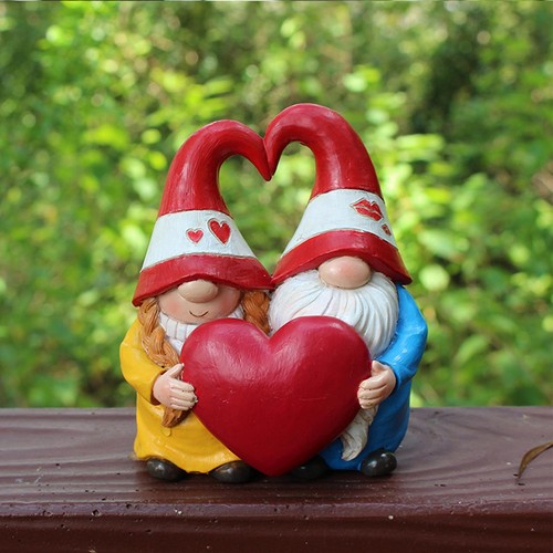Gnome couple statue - gnome,
