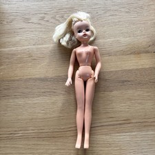 Vintage Pedigree  Sindy Doll Blonde Hair  Jointed Twist Wiast Sindy 033055X