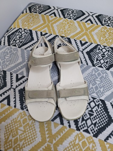 Euc khaki clarks - euc,