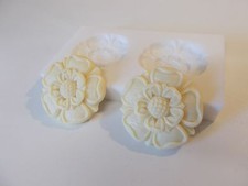ORNATE TUDOR ROSES SILICONE