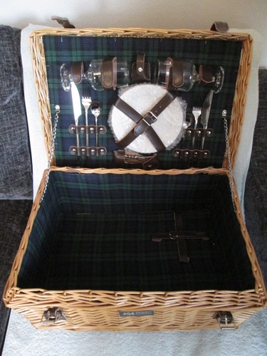 Large wicker picnic basket - large,