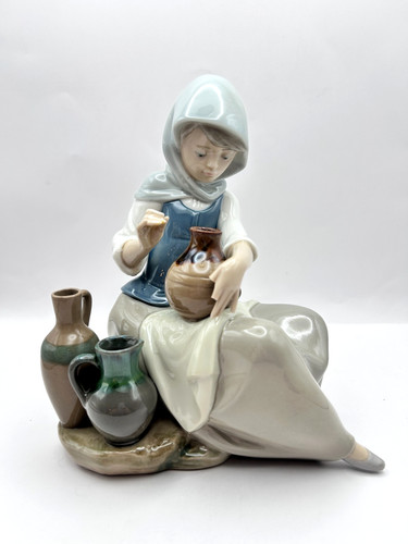 Lladro 5079 woman painting - 5079,