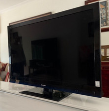 sharp Aquos 40inch TV with remote and power lead , fully working