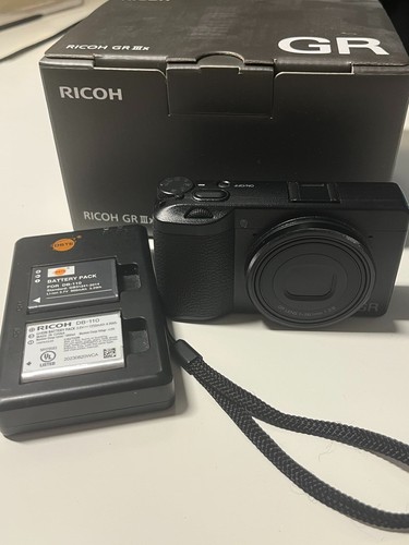 Ricoh iiix digital camera - ricoh,