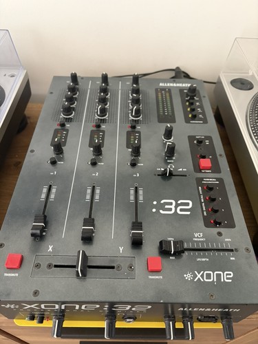Allen heath xone 32 - &,
