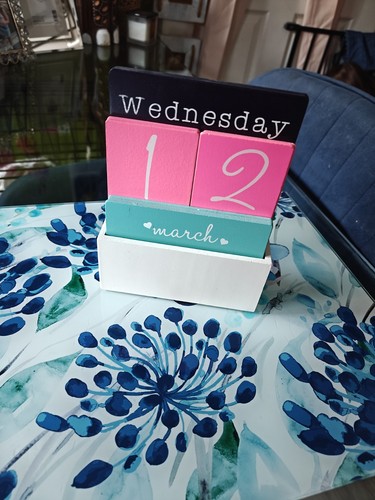 Pink wooden perpetual calendar - perpetual,