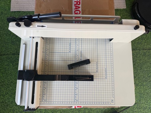 Guillotine paper cut a4 - guillotine,