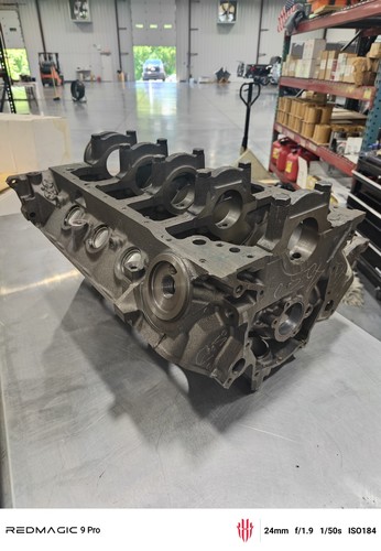 Ford 302 engine block - 302,