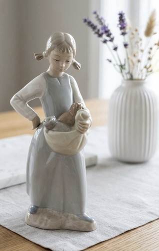 Nao lladro figurine what - lladro, "what