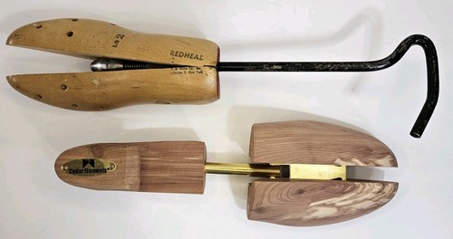 Lot wooden shoe trees - of, 2