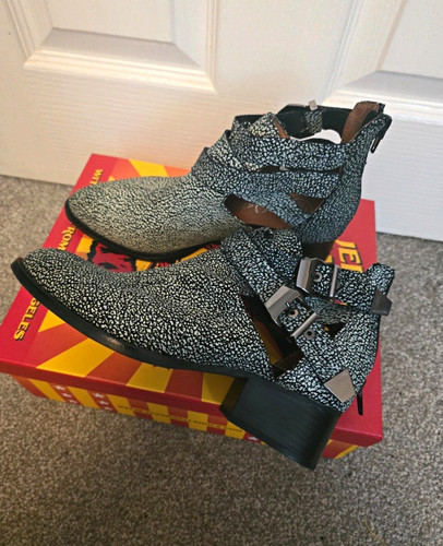 Jeffrey campbell everly - campbell,