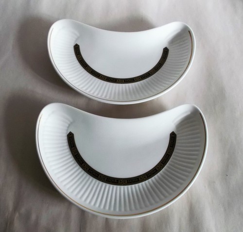 Pair wedgwood insignia - pair,