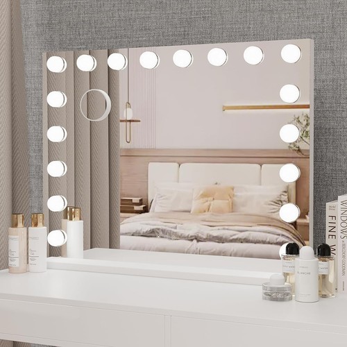 Large hollywood makeup - makeup, mirror