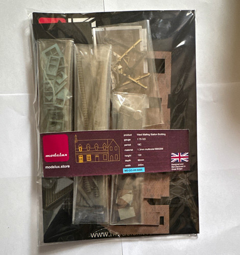 Modelux west malling station - modelux,