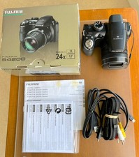 Fujifilm Finepix S4200 14.0MP