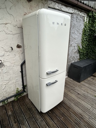 Smeg fridge freezer working - in,