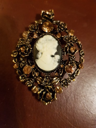 Cameo brooch good condition - brooch,