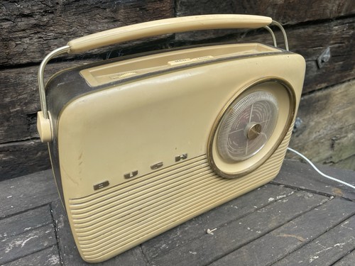Big bush bakelite radio - bakelite,