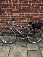 Men’s Giant Bike with Bag and Rack Great Condition Collection Only